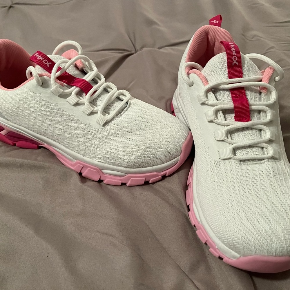 Women’s Tie Sneakers